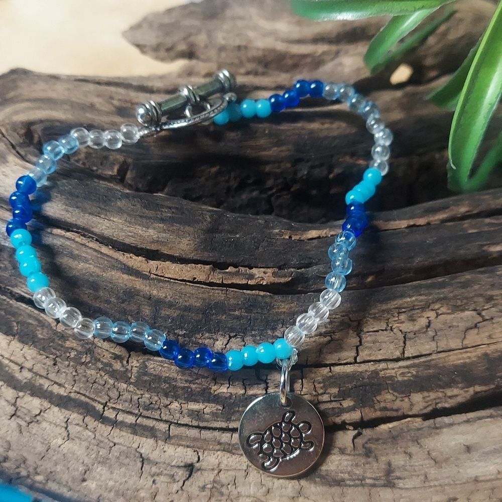 B349 Beaded Sea Turtle Charm Bracelet